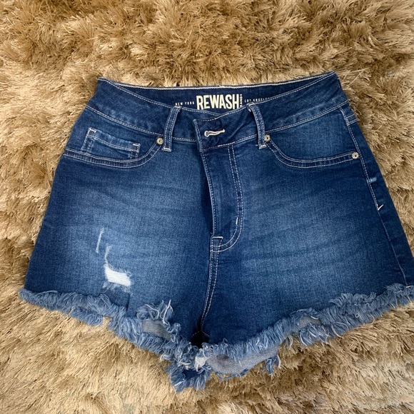 2 Pairs of Women’s Jean Shorts - Picture 2 of 7